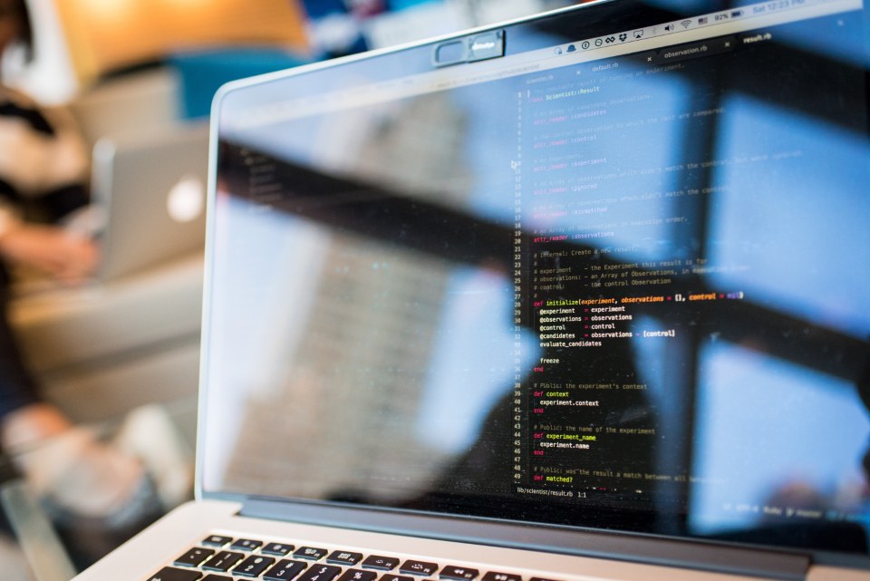 How to Choose Between Managed and Unmanaged VPS Hosting